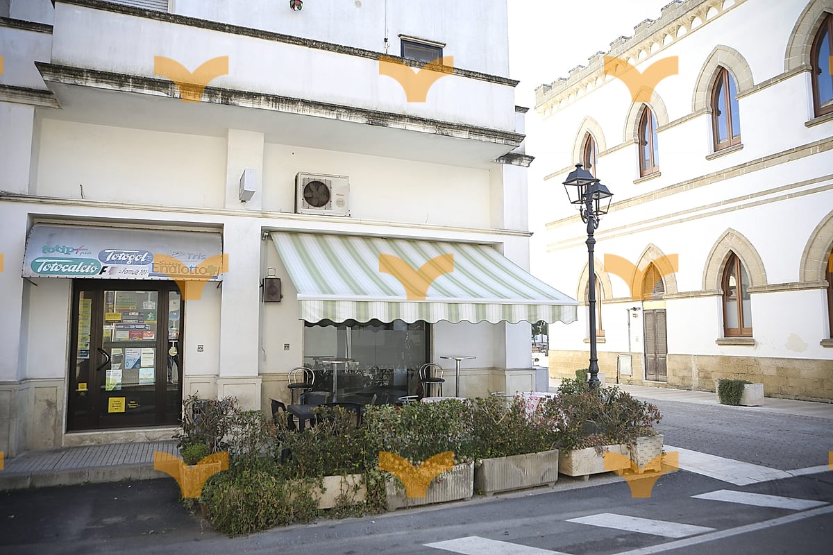 Facciata — Collepasso, piazza Dante Alighieri – Attività Commerciale: Bar