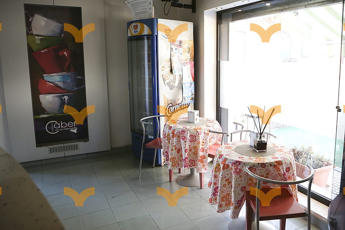 Sala — Collepasso, piazza Dante Alighieri – Attività Commerciale: Bar