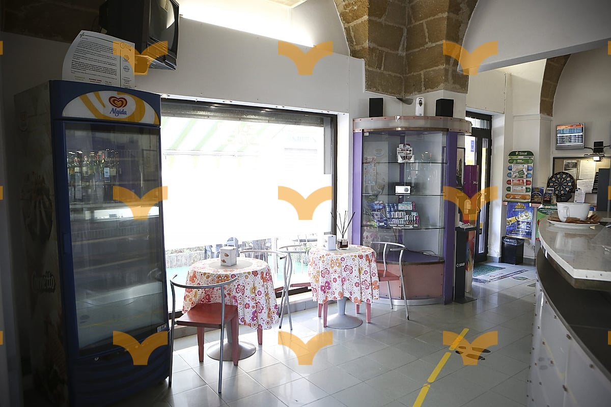 Sala — Collepasso, piazza Dante Alighieri – Attività Commerciale: Bar