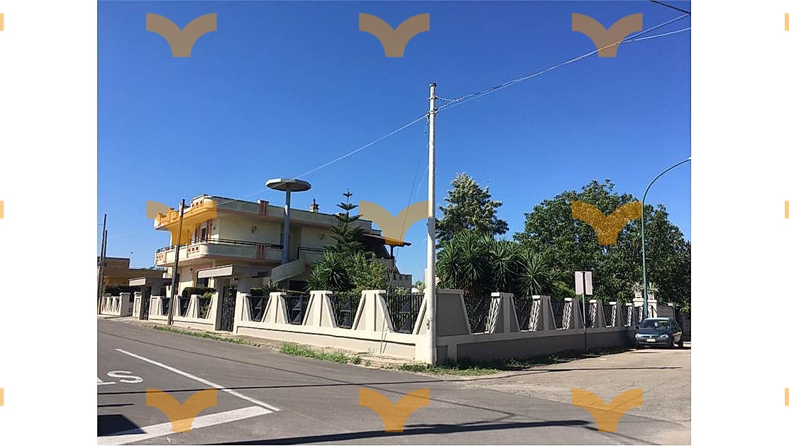 Facciata — Collepasso,via De Ferraris angolo via Salvemini