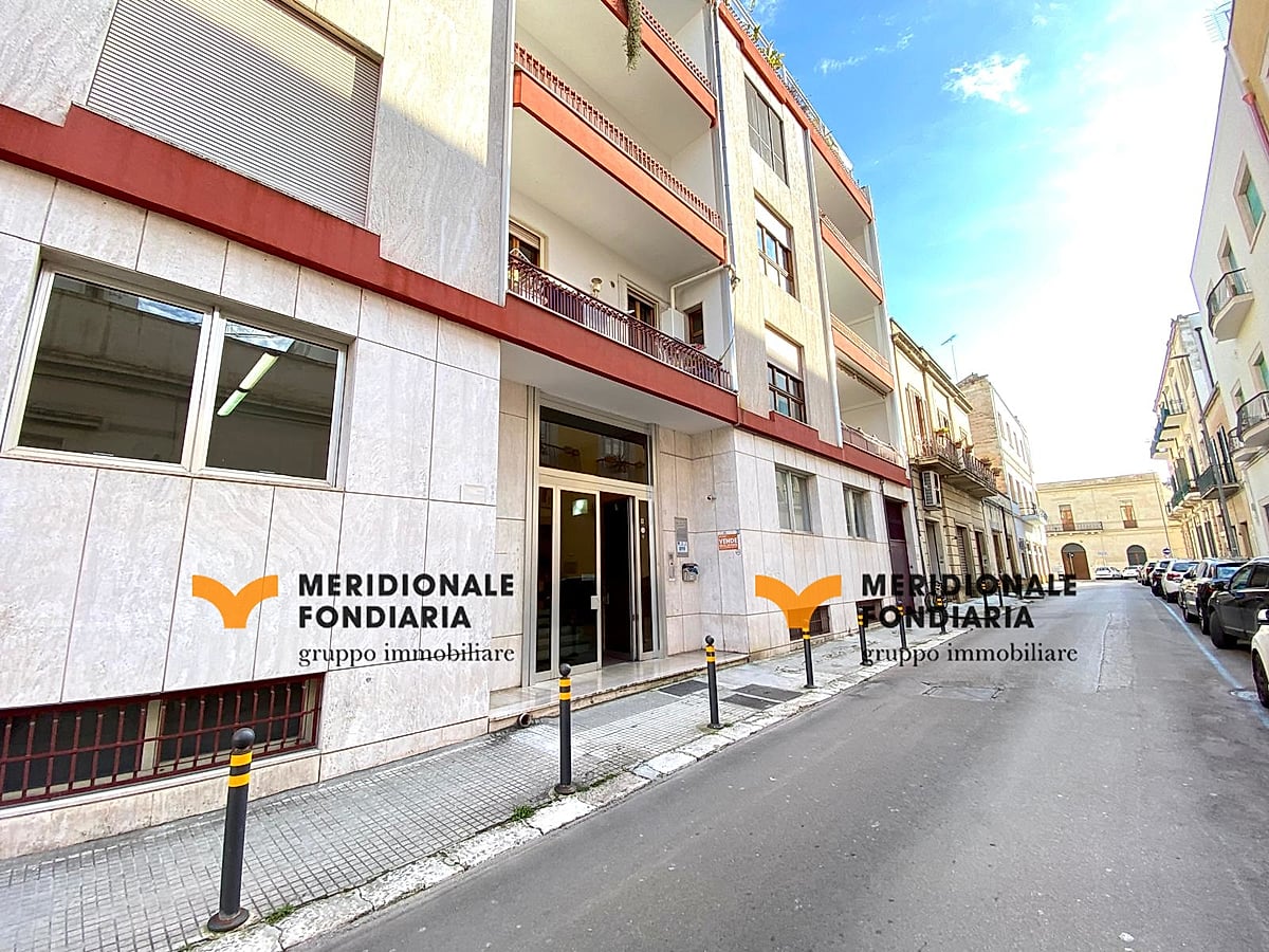 Lecce, via Bonaventura Mazzarella – Laboratorio a pochi passi da Piazza Mazzini