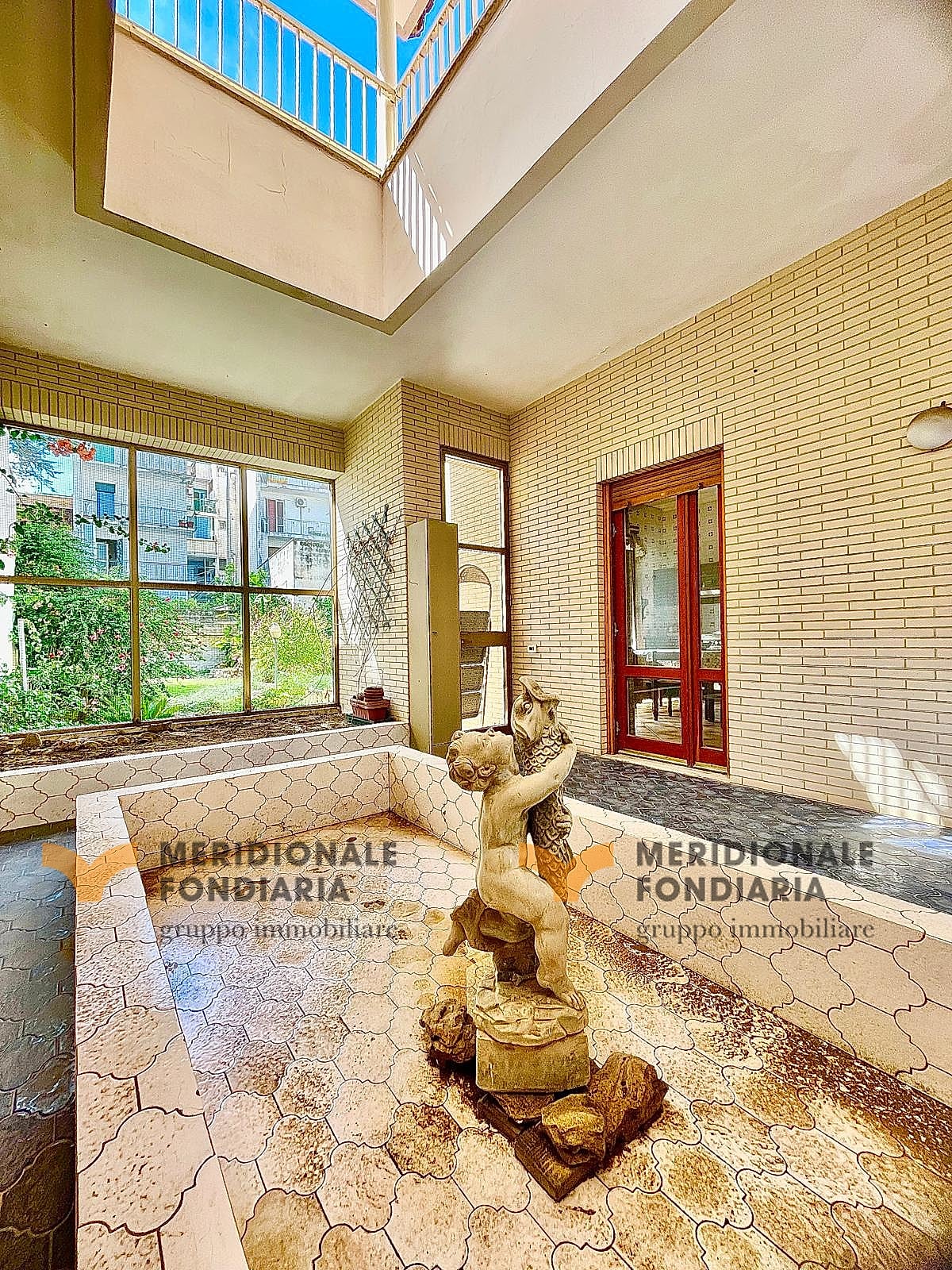 Lecce, Via di Vaste – prestigioso palazzotto indipendente
