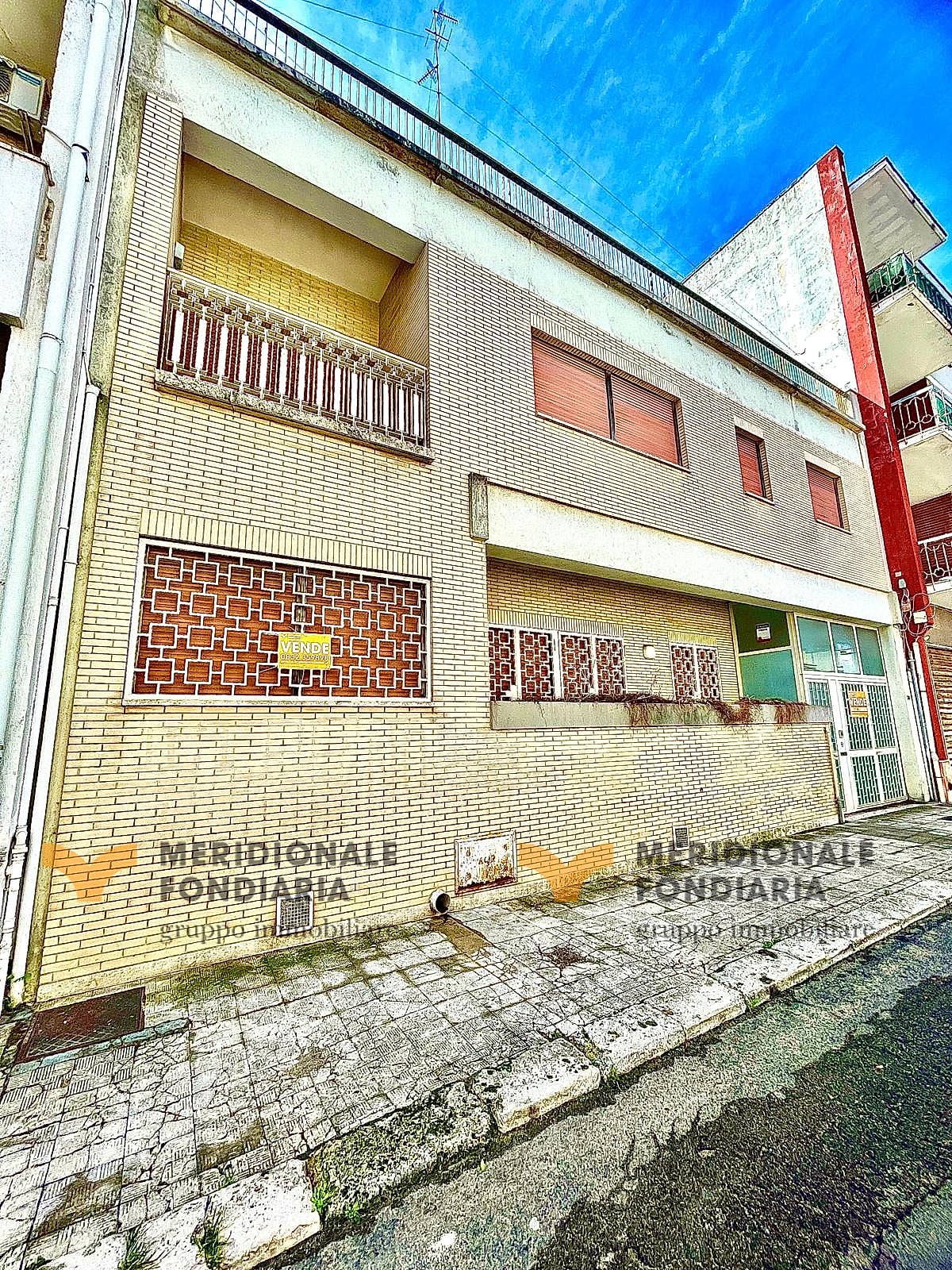 Facciata — Lecce, Via di Vaste – prestigioso palazzotto indipendente