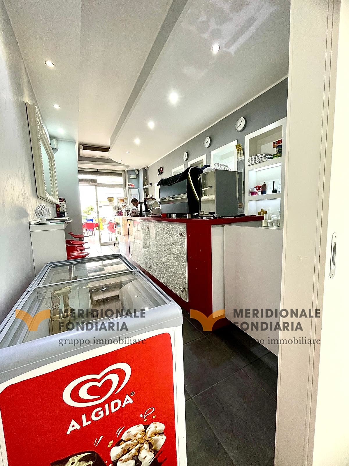 Sala — Lecce, Via Francesco de Mura – locale commerciale già locato