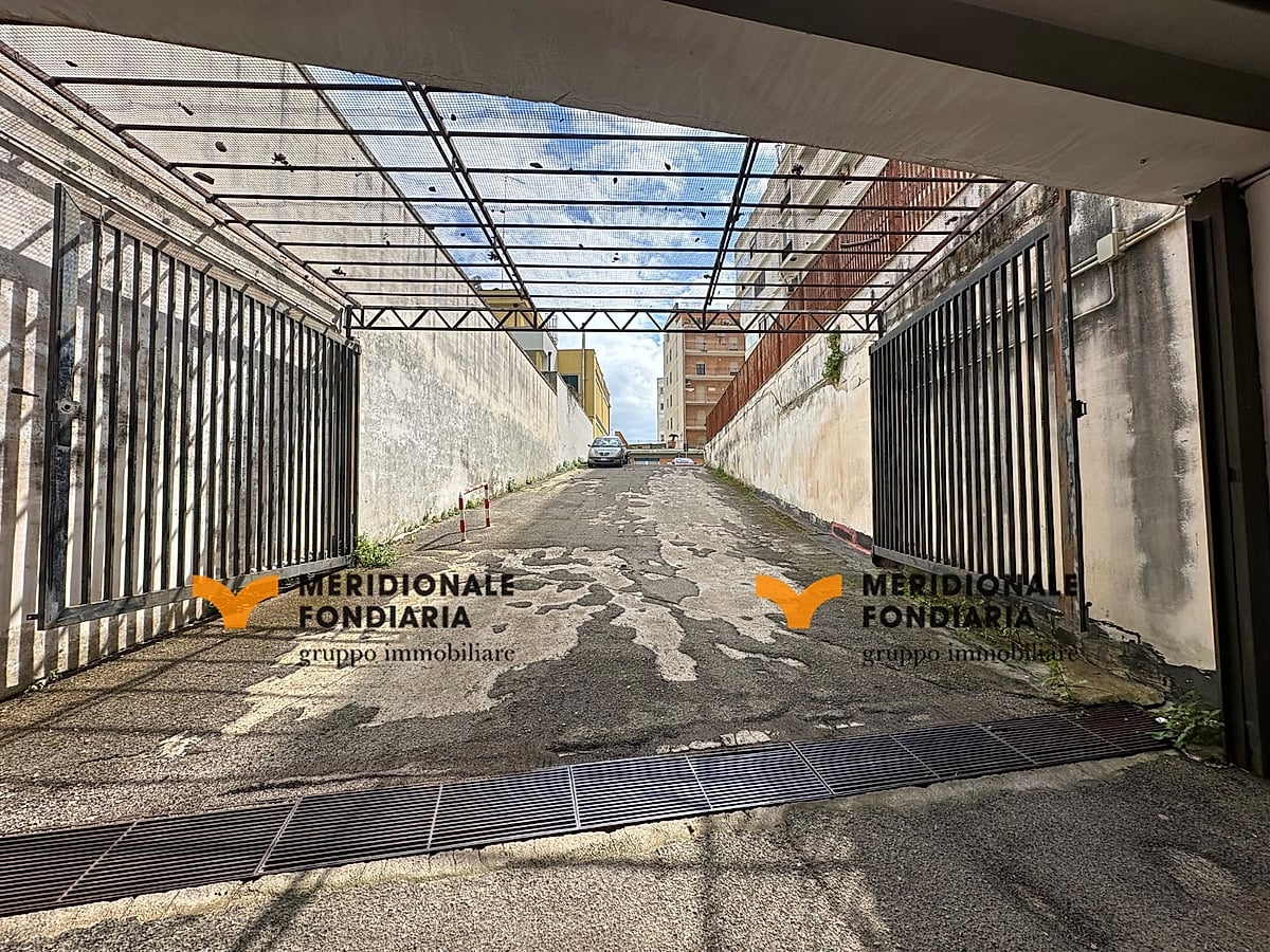 Esterno — Lecce, Via Giovanni Boccaccio – Ampio garage/deposito nei pressi di piazza Ariosto