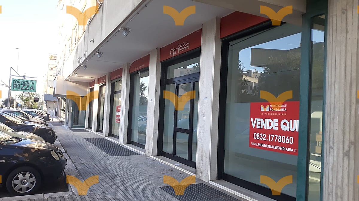 Facciata — LECCE-VIA SAN CESARIO LOC. COMM.LI VENDITA/AFFITTO