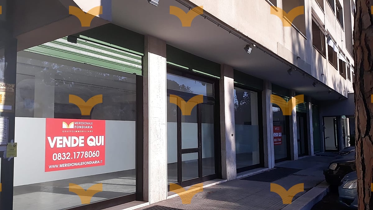Facciata — LECCE-VIA SAN CESARIO LOC. COMM.LI VENDITA/AFFITTO