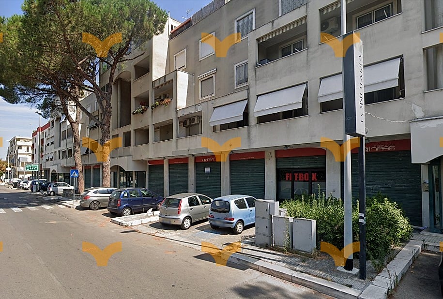 Facciata — LECCE-VIA SAN CESARIO LOC. COMM.LI VENDITA/AFFITTO