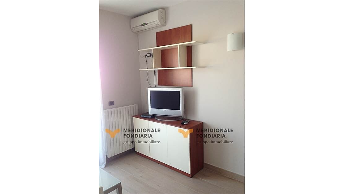 Salotto — Lizzanello (Merine), via Montenegro – Bilocale con posto auto