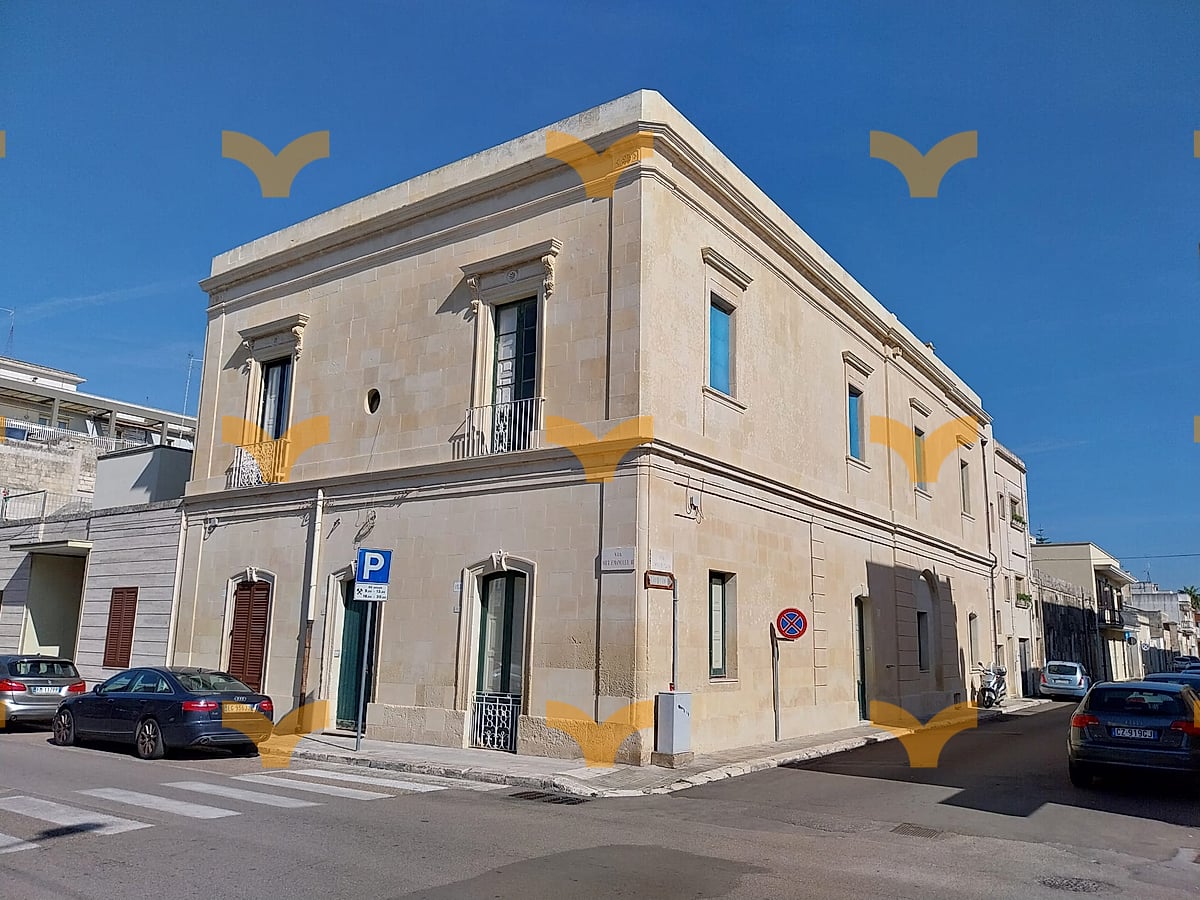 Facciata — Maglie, via Vittorio Emanuele – Palazzo storico