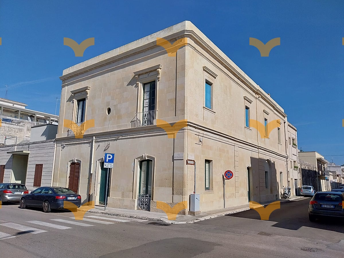 Facciata — Maglie, via Vittorio Emanuele – Palazzo storico