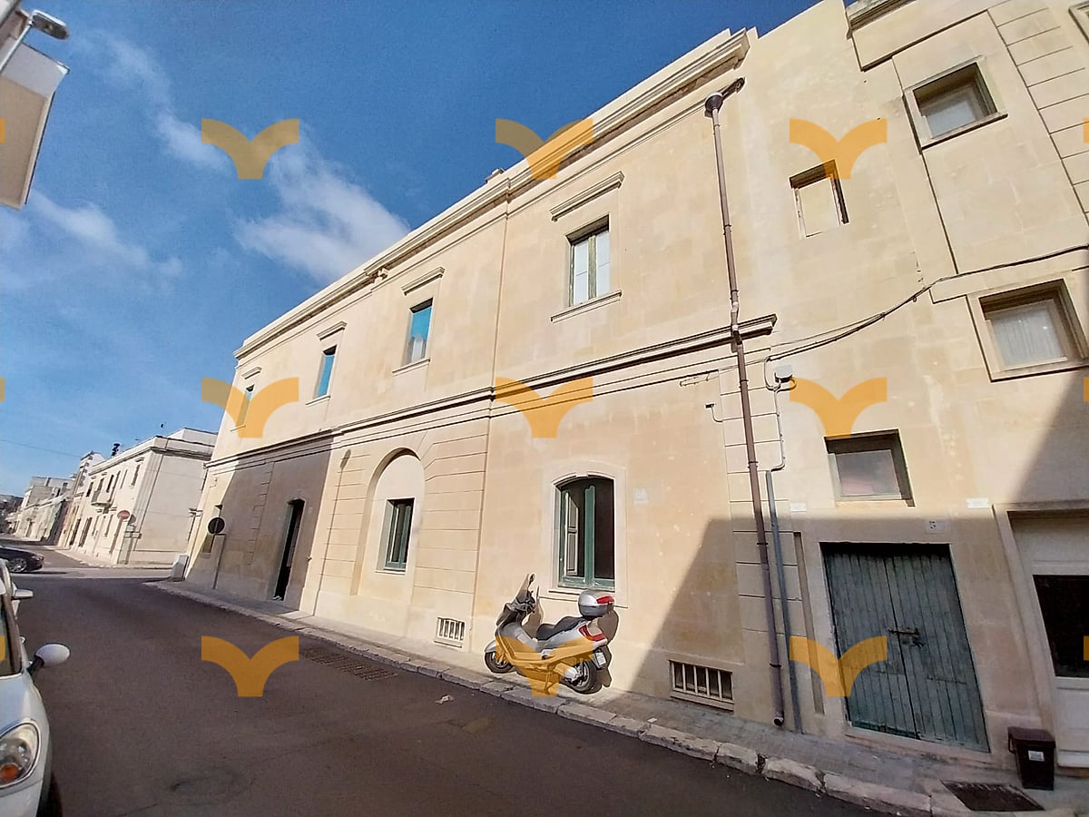 Facciata — Maglie, via Vittorio Emanuele – Palazzo storico