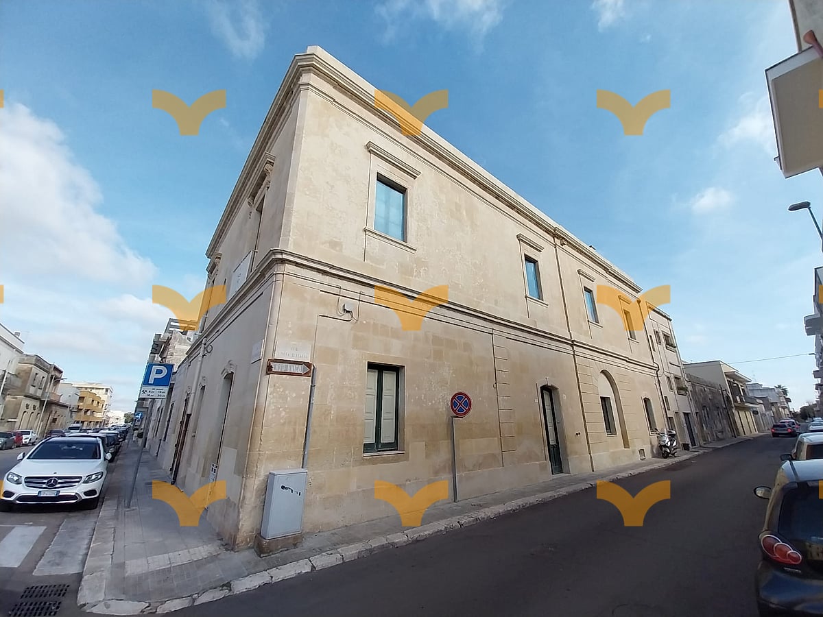 Facciata — Maglie, via Vittorio Emanuele – Palazzo storico