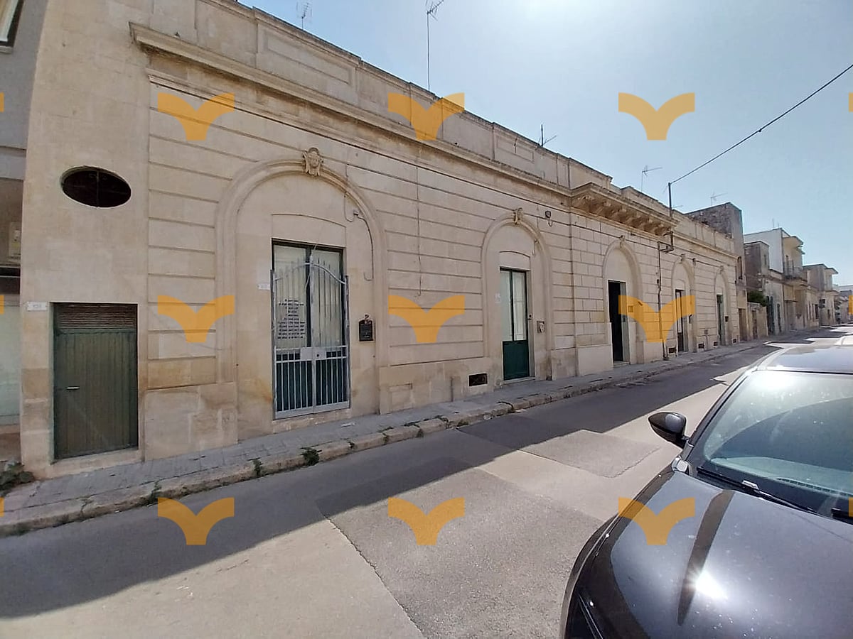 Maglie, via Cesare Battisti – 5 unità abitative contigue e indipendenti in vendita