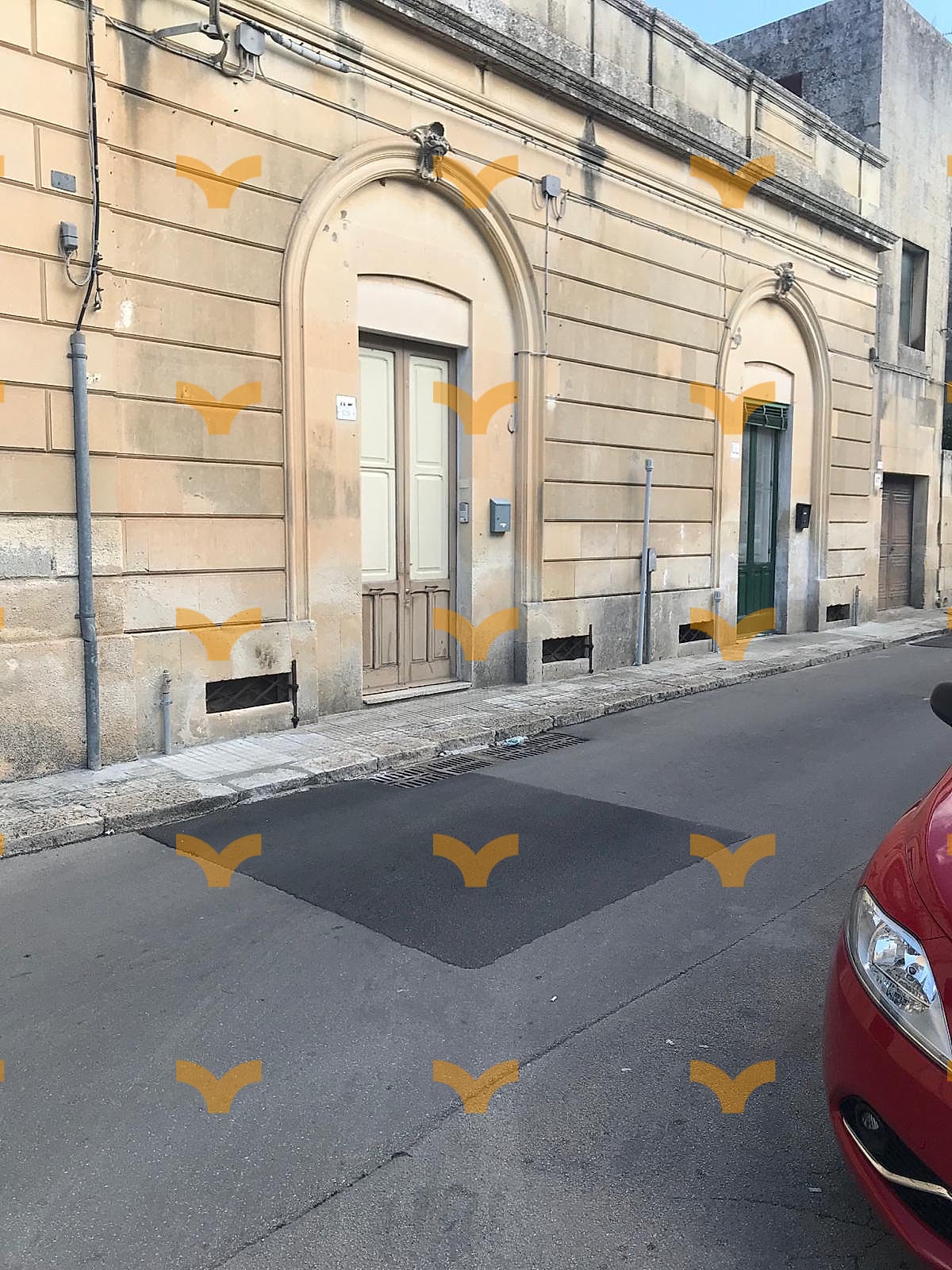 Facciata — Maglie, via Cesare Battisti – 5 unità abitative contigue e indipendenti in vendita