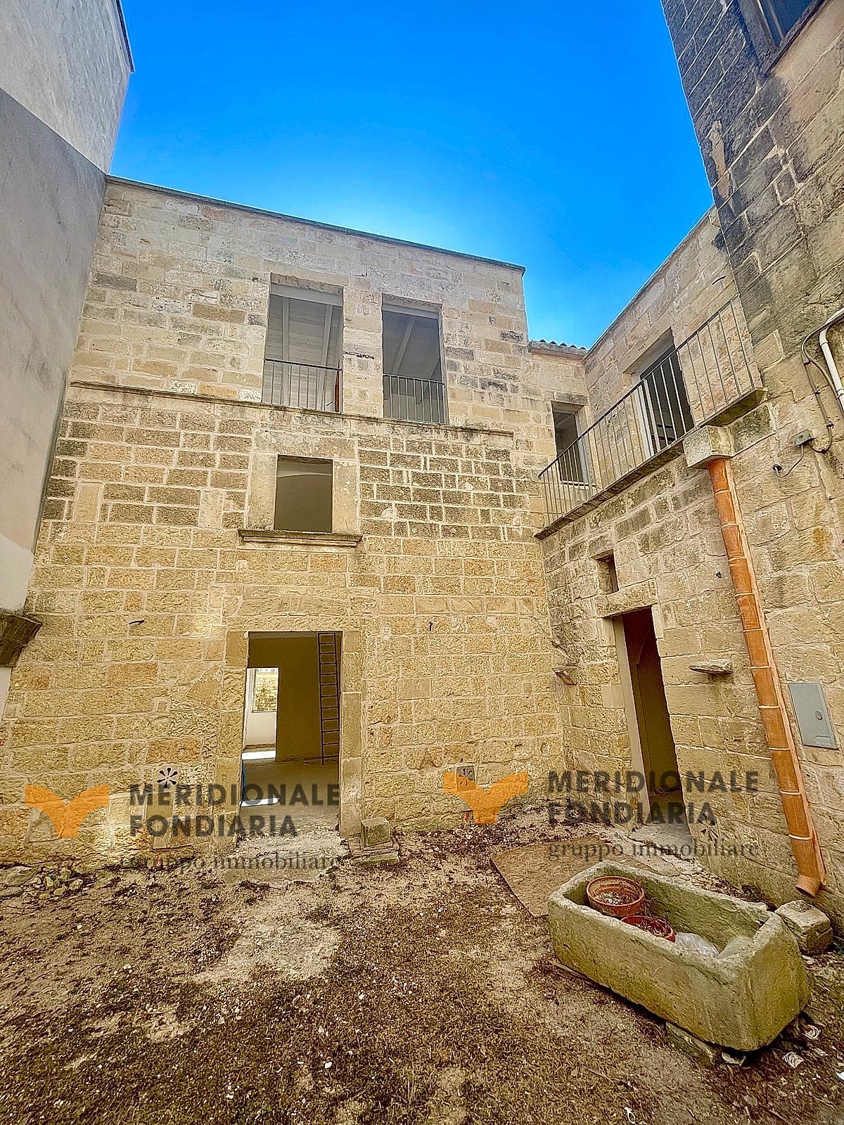 Cortile — Martano, via Guglielmo Marconi – immobile storico