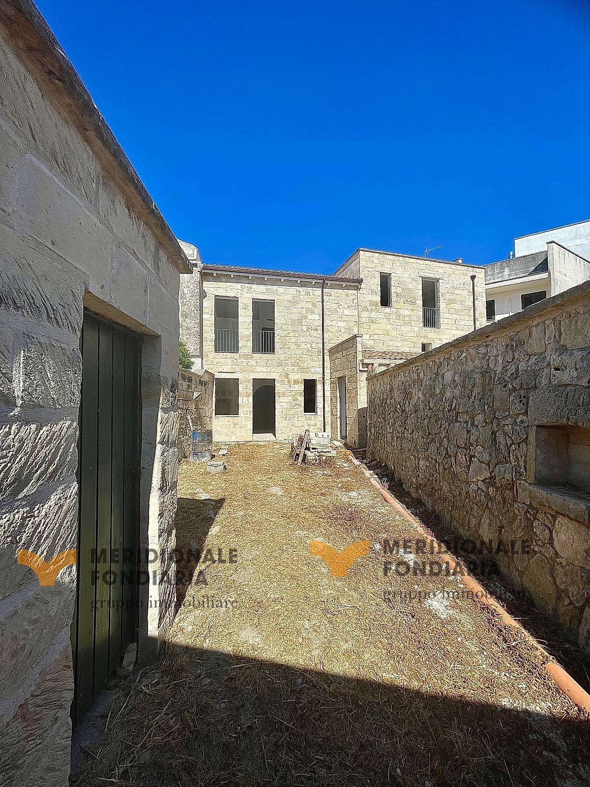 Cortile — Martano, via Guglielmo Marconi – immobile storico