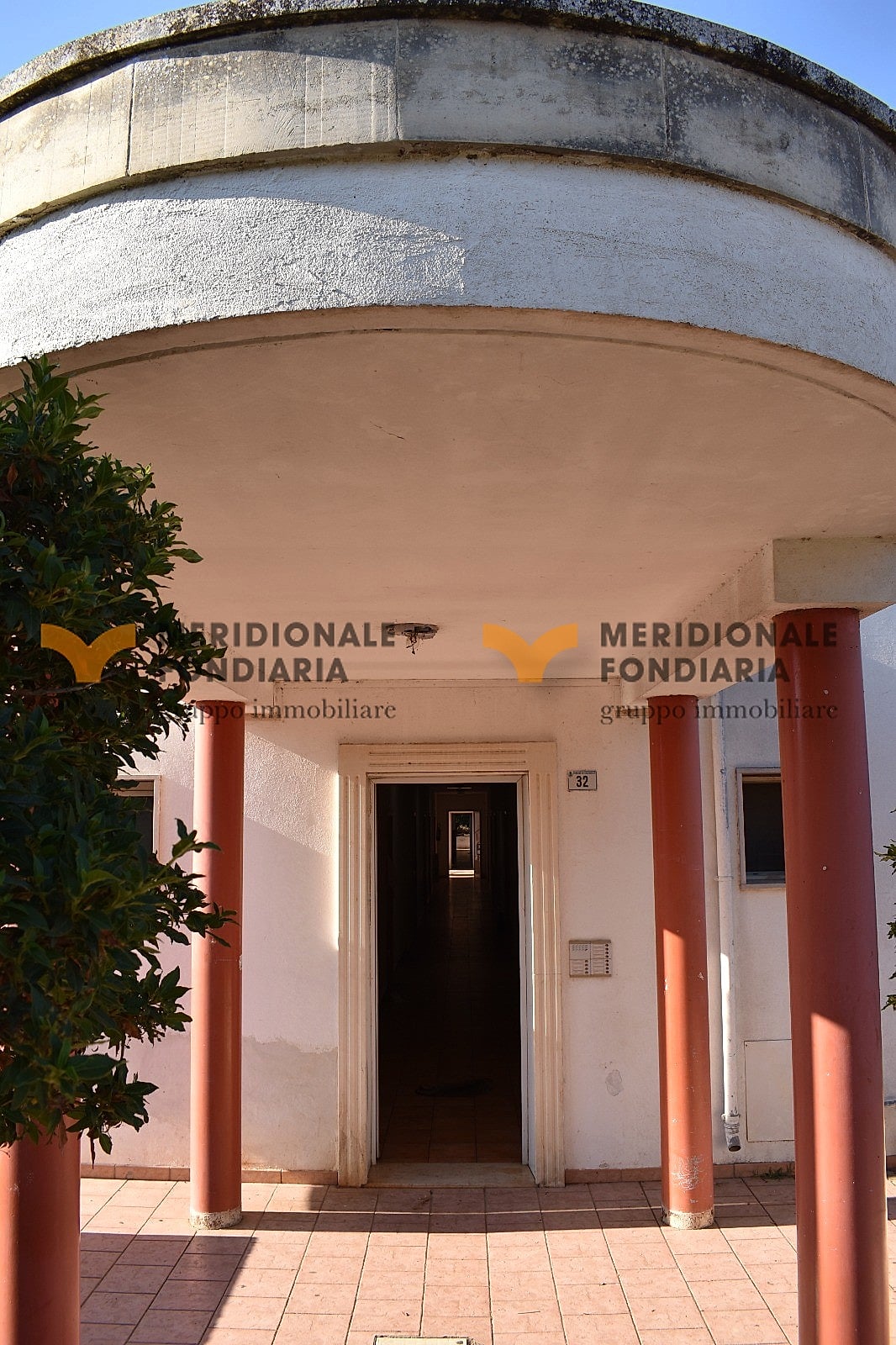 Ingresso — Merine (Lizzanello), Via Simone Renda – due monolocali adiacenti in vendita