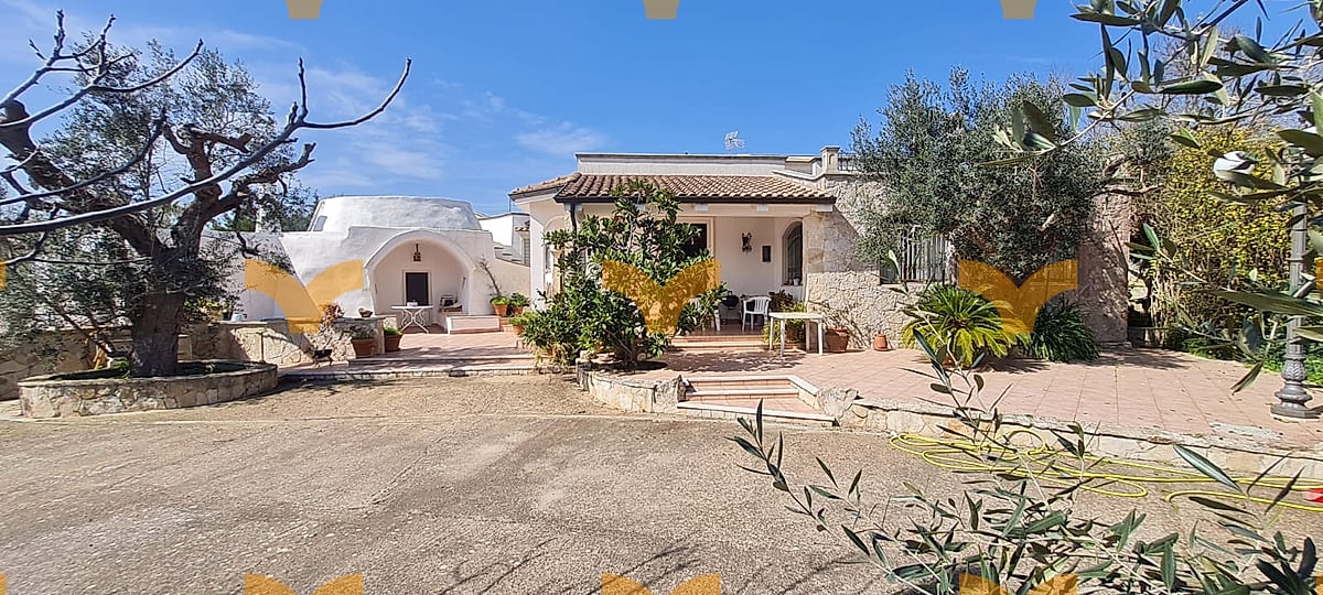 Facciata — Parabita, contrada La Comune – Villa Panoramica con giardino e trullo