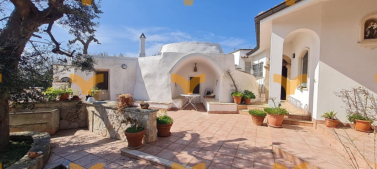 Facciata — Parabita, contrada La Comune – Villa Panoramica con giardino e trullo