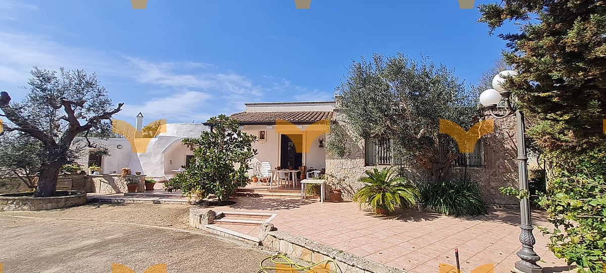 Facciata — Parabita, contrada La Comune – Villa Panoramica con giardino e trullo