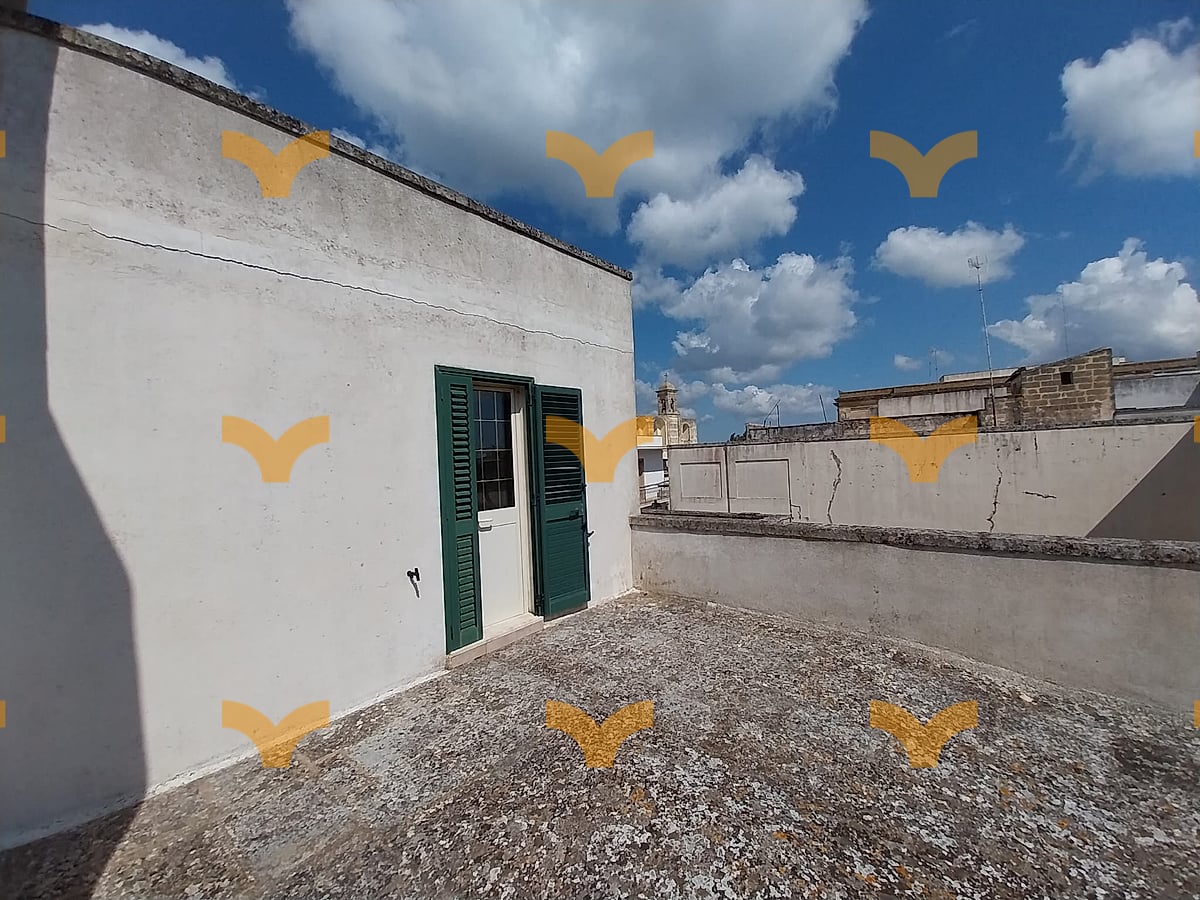 Terrazzo — San Cassiano, Via della Vittoria – Ampia casa salentina su tre livelli