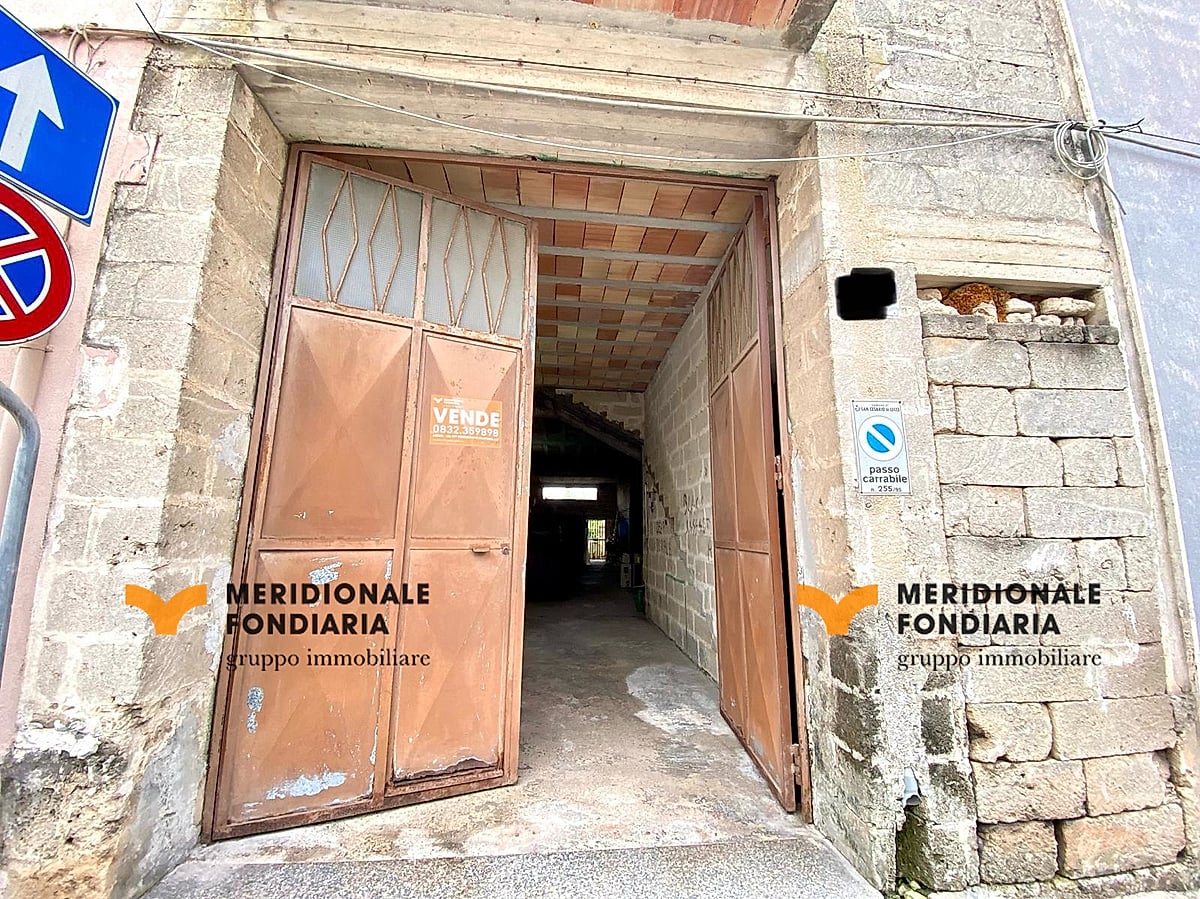 Facciata — San Cesario di Lecce, Via Emilia – immobile con giardino retrostante