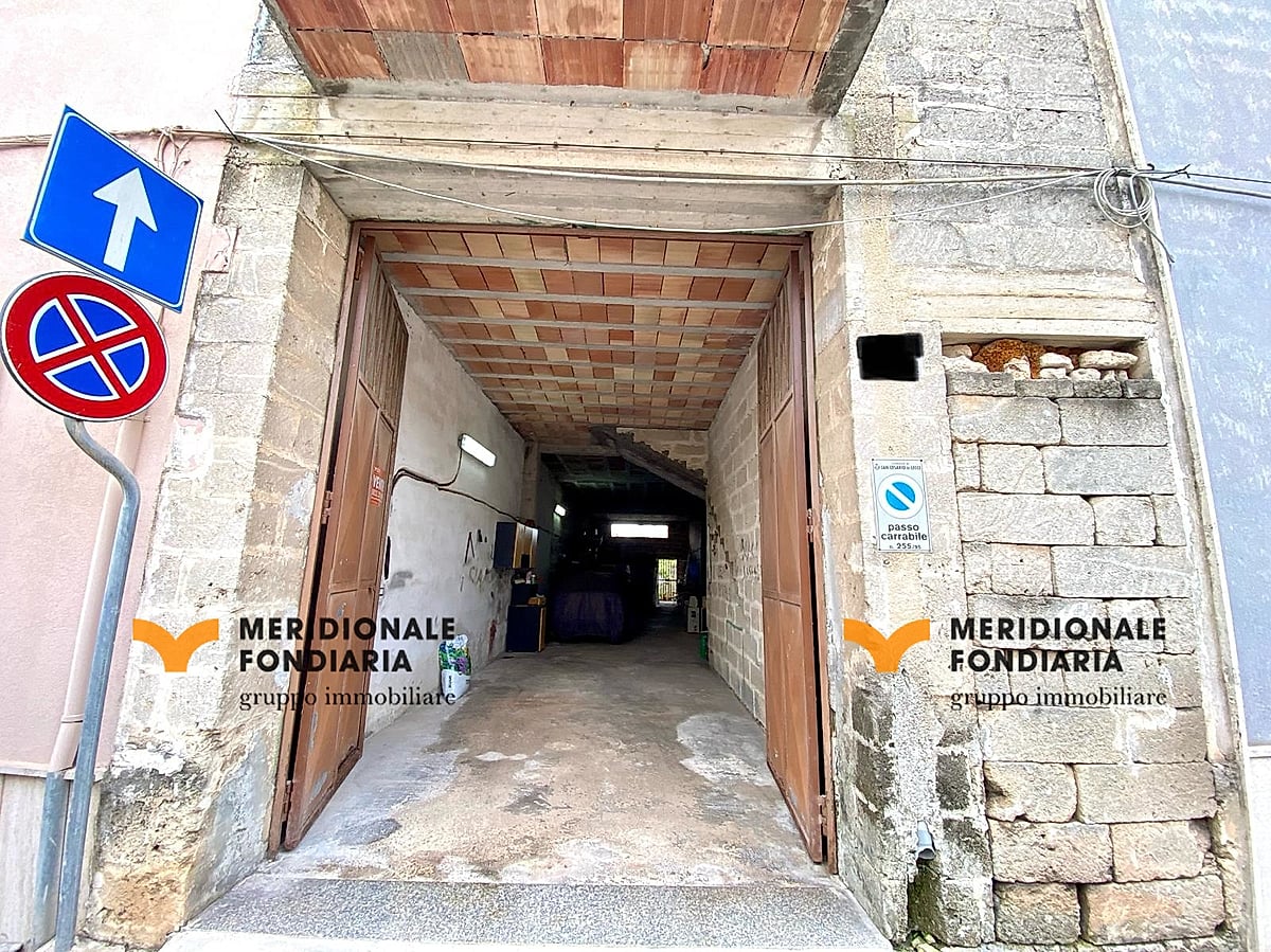 Facciata — San Cesario di Lecce, Via Emilia – immobile con giardino retrostante