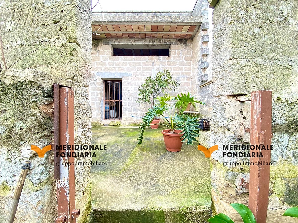 Cortile — San Cesario di Lecce, Via Emilia – immobile con giardino retrostante