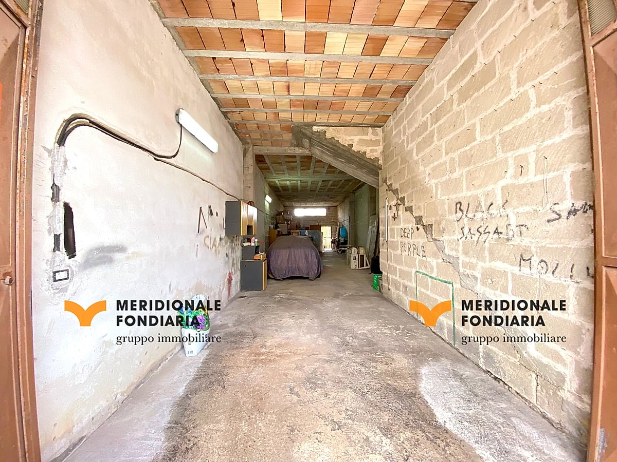 Interno — San Cesario di Lecce, Via Emilia – immobile con giardino retrostante