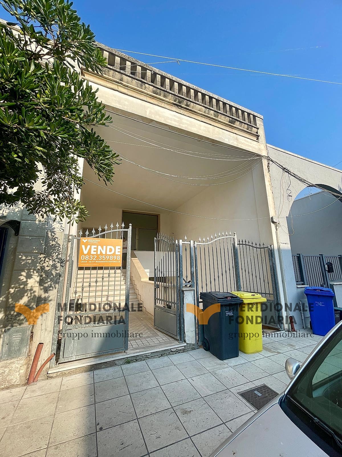 Cortile — San Donato di Lecce, Via Roma – Locale commerciale