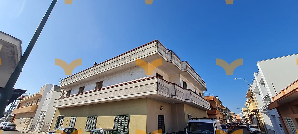 Facciata — Cutrofiano, Via Gradisca angolo via Siracusa – 2 ampi appartamenti